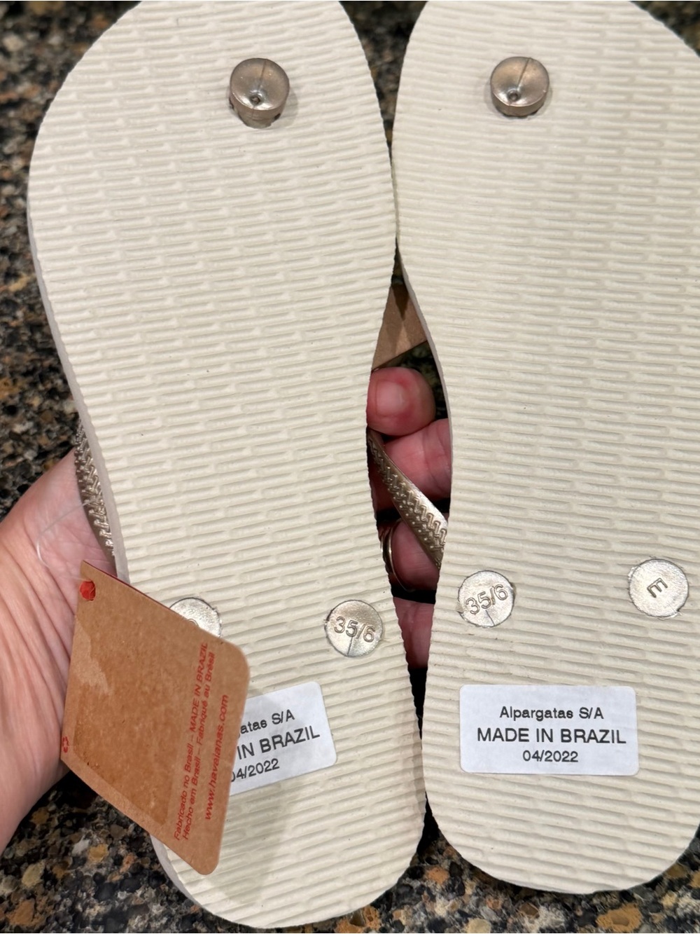 Havaianas Women's White Flip Flops with Metallic Straps new 6 - Picture 6 of 6